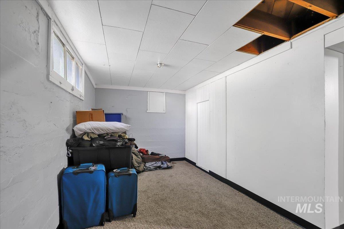 202 E 2nd St, Shoshone, Idaho 83352, 5 Bedrooms, 2 Bathrooms, Residential For Sale, Price $315,000, 98951571