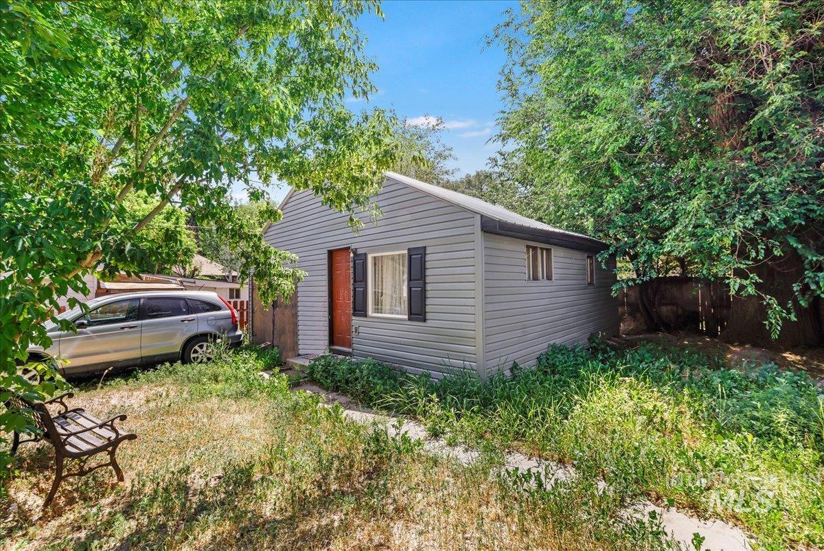 202 E 2nd St, Shoshone, Idaho 83352, 5 Bedrooms, 2 Bathrooms, Residential For Sale, Price $315,000, 98951571