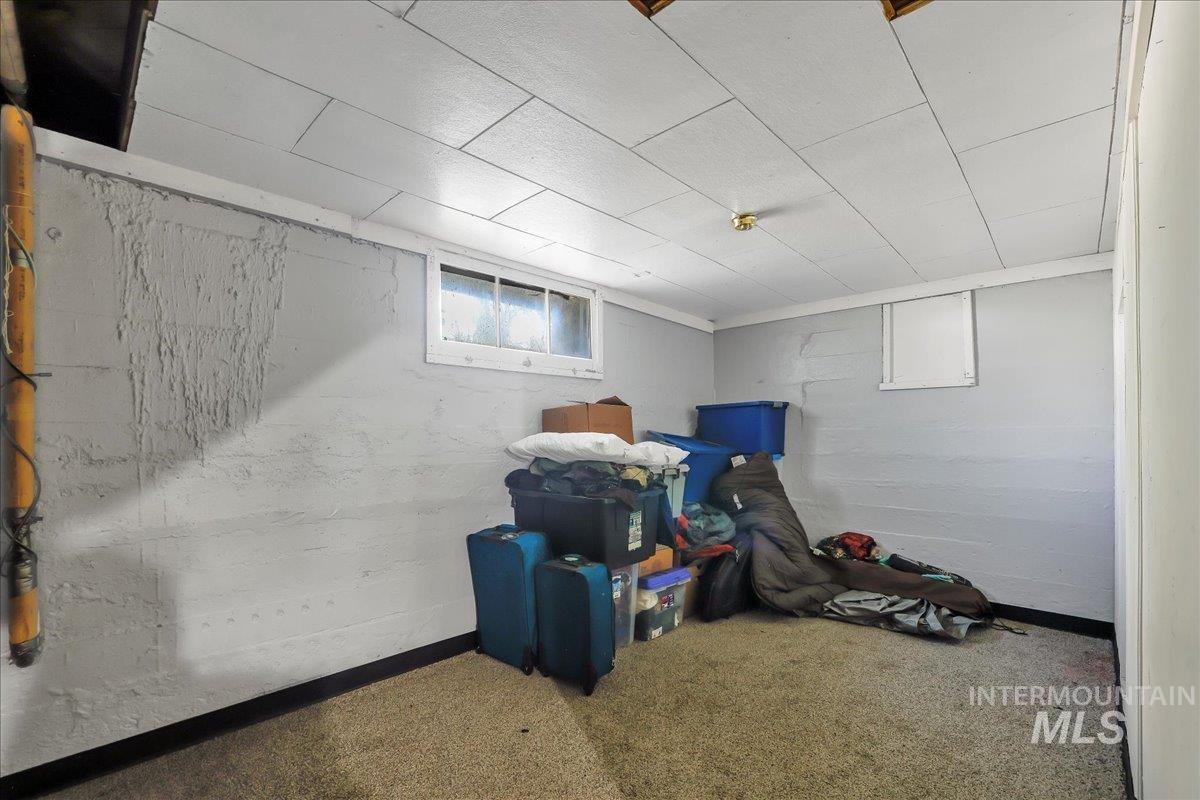202 E 2nd St, Shoshone, Idaho 83352, 3 Bedrooms, 1 Bathroom, Residential Income For Sale, Price $315,000, 98951573