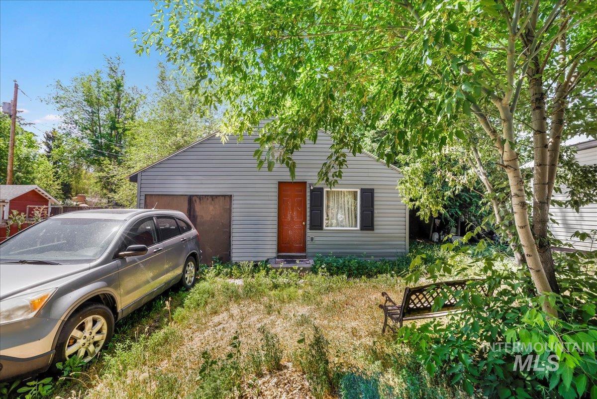 202 E 2nd St, Shoshone, Idaho 83352, 3 Bedrooms, 1 Bathroom, Residential Income For Sale, Price $315,000, 98951573