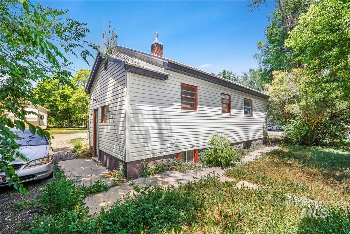 202 E 2nd St, Shoshone, Idaho 83352, 3 Bedrooms, 1 Bathroom, Residential Income For Sale, Price $315,000, 98951573