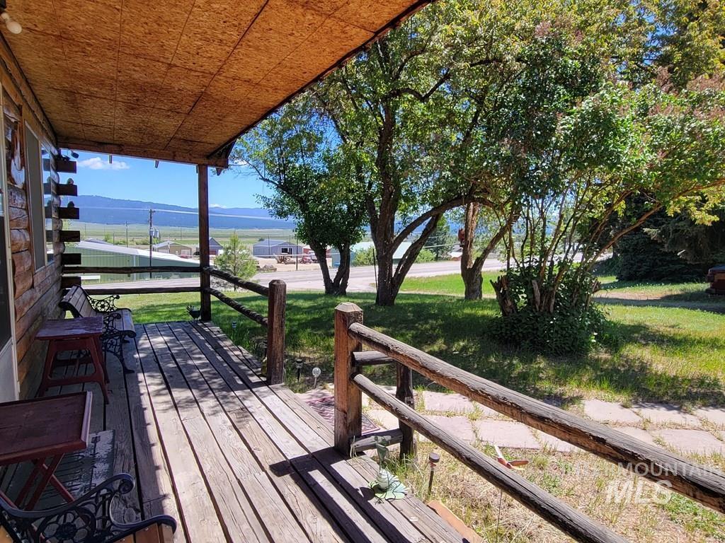 607/611 S Main St., Cascade, Idaho 83611, 2 Bedrooms, 1 Bathroom, Residential For Sale, Price $549,000, 98951647