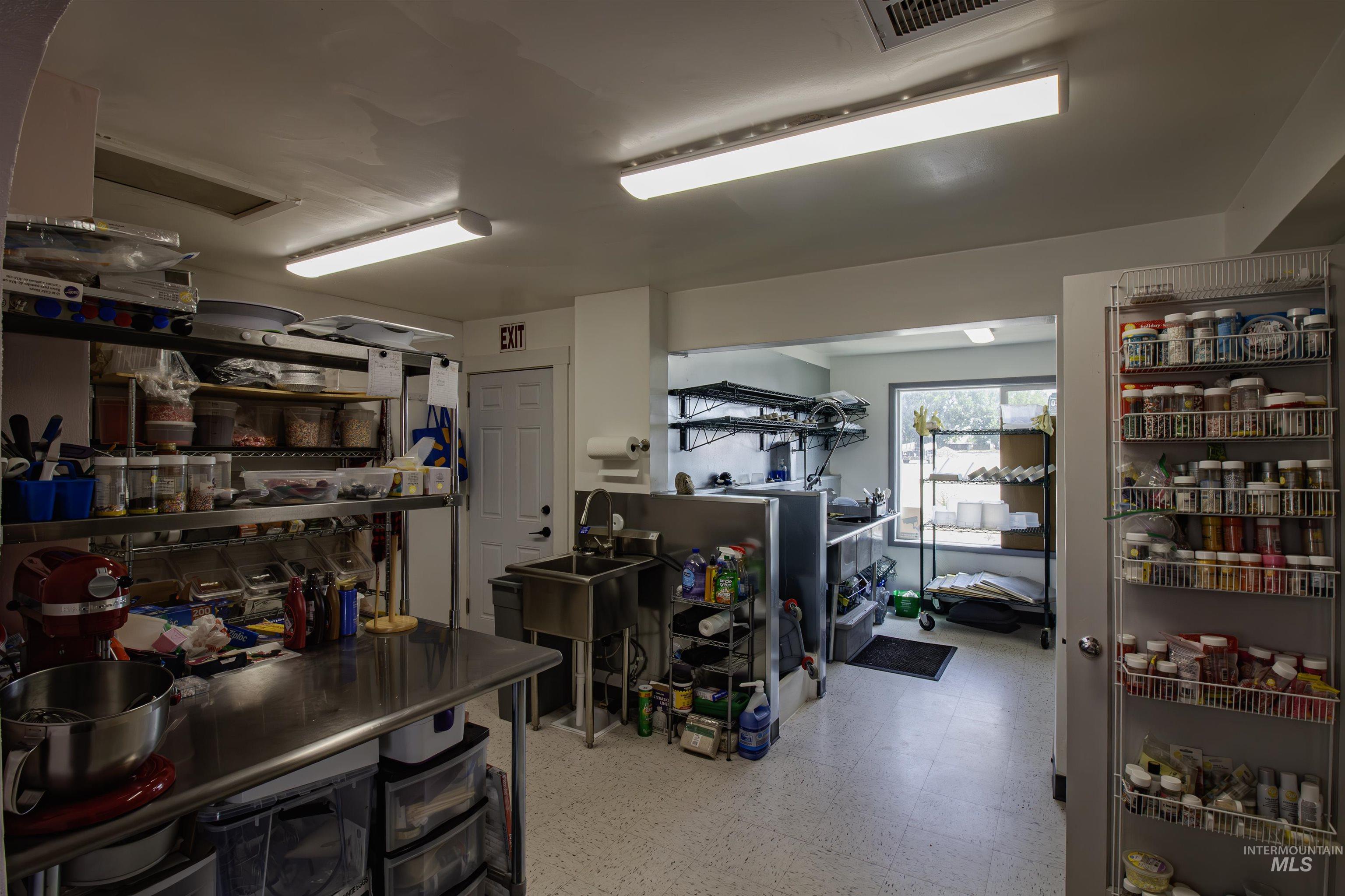 220 S Iowa Avenue, Fruitland, Idaho 83619, Business/Commercial For Sale, Price $229,900, 98951678