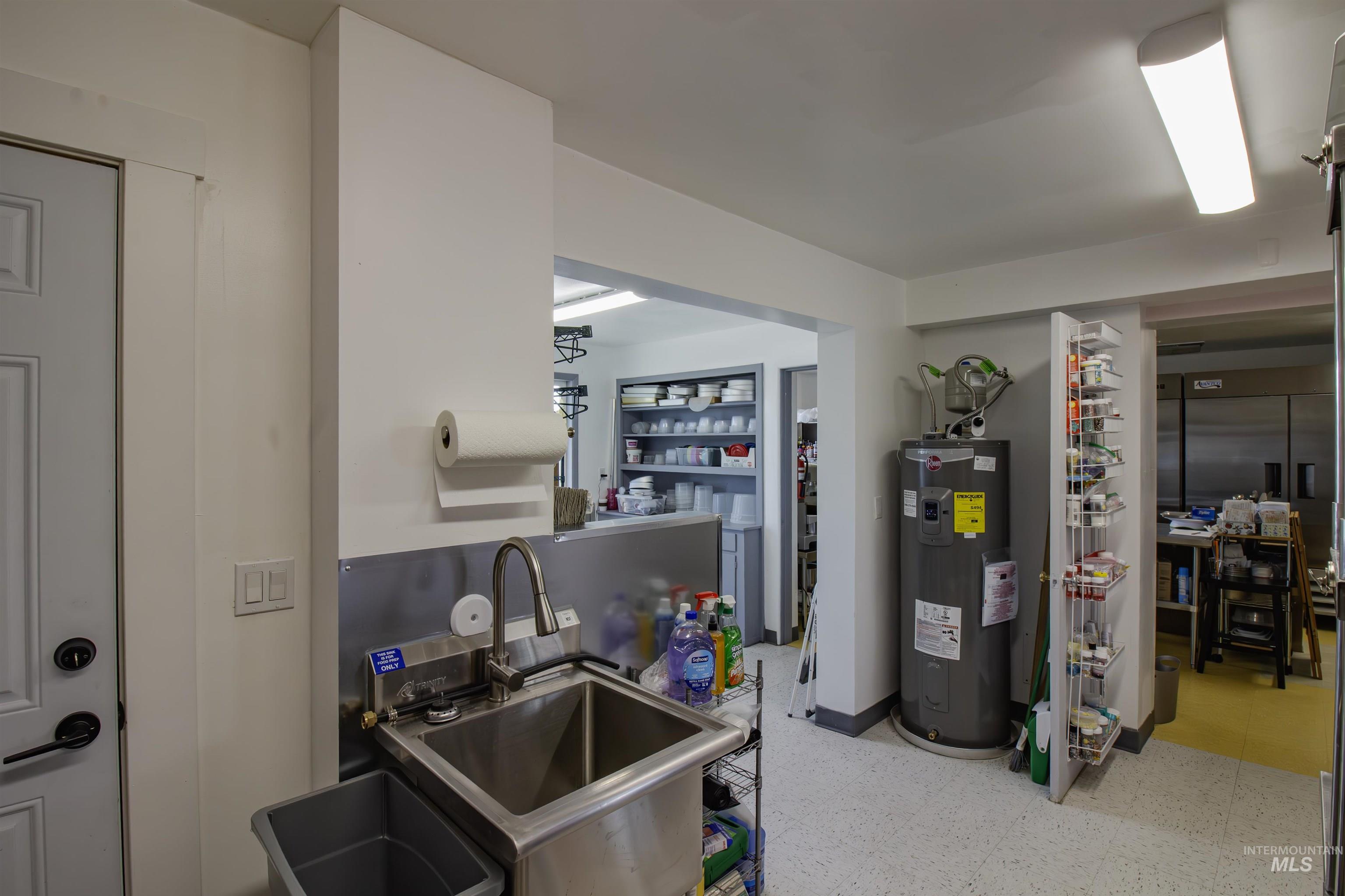 220 S Iowa Avenue, Fruitland, Idaho 83619, Business/Commercial For Sale, Price $229,900, 98951678