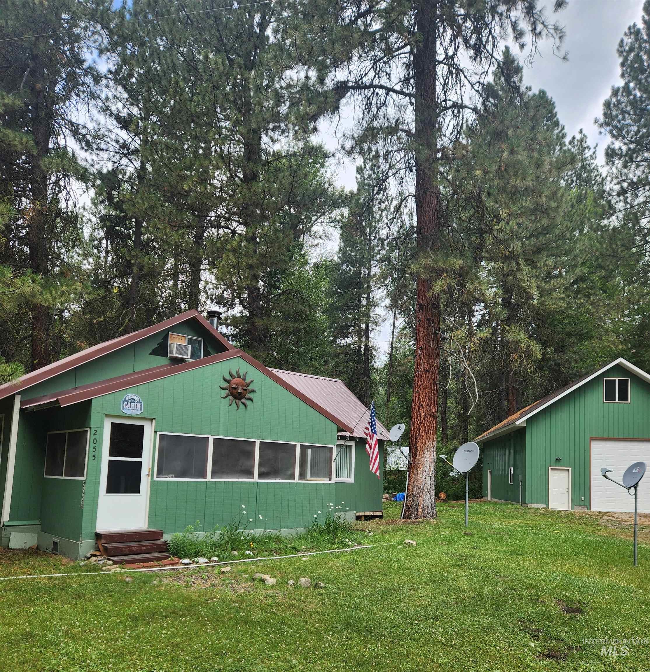 2055 N Pine Featherville Rd, Featherville, Idaho 83647, 2 Bedrooms, 1 Bathroom, Residential For Sale, Price $490,000, 98951742