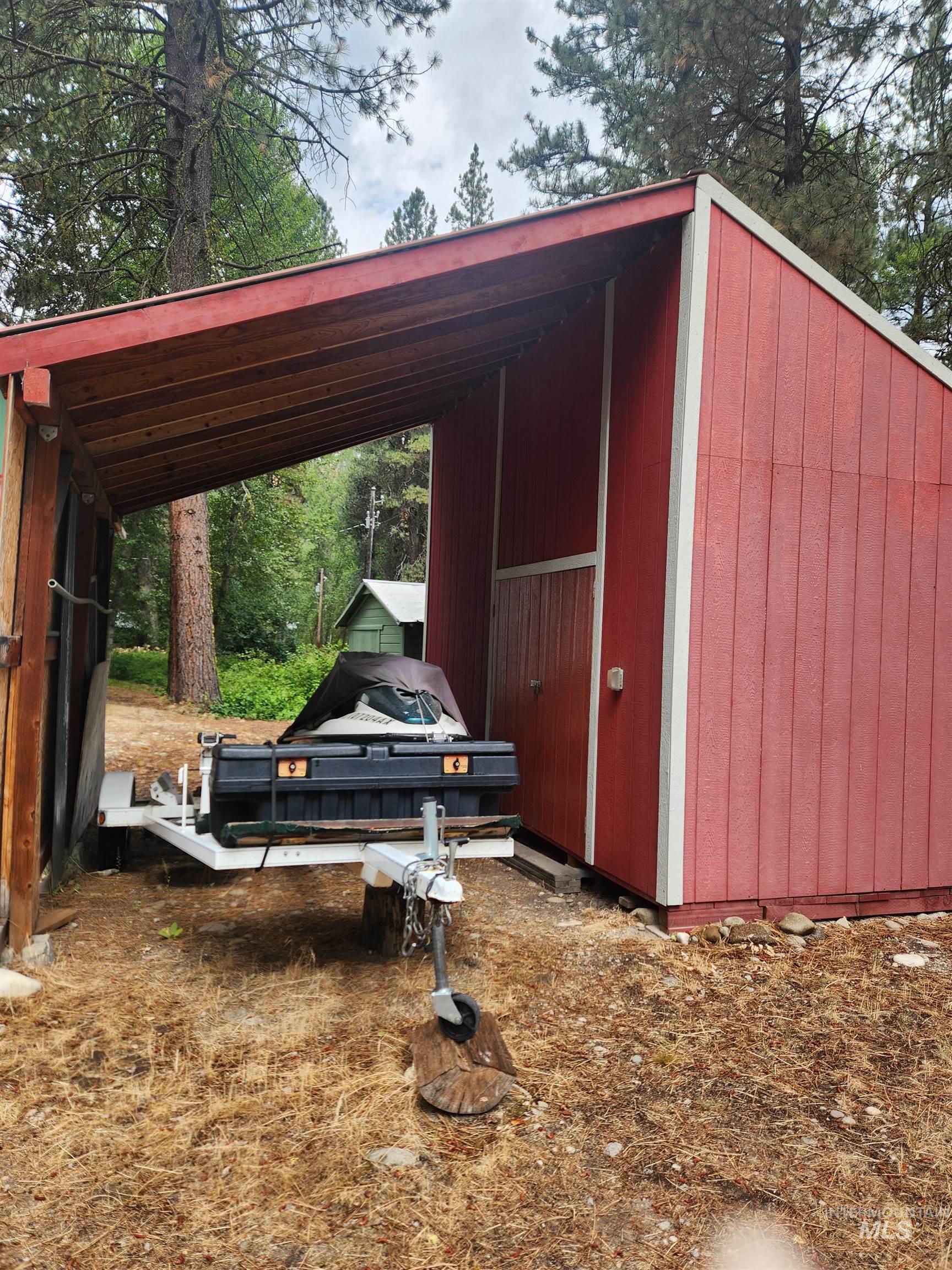 2055 N Pine Featherville Rd, Featherville, Idaho 83647, 2 Bedrooms, 1 Bathroom, Residential For Sale, Price $490,000, 98951742