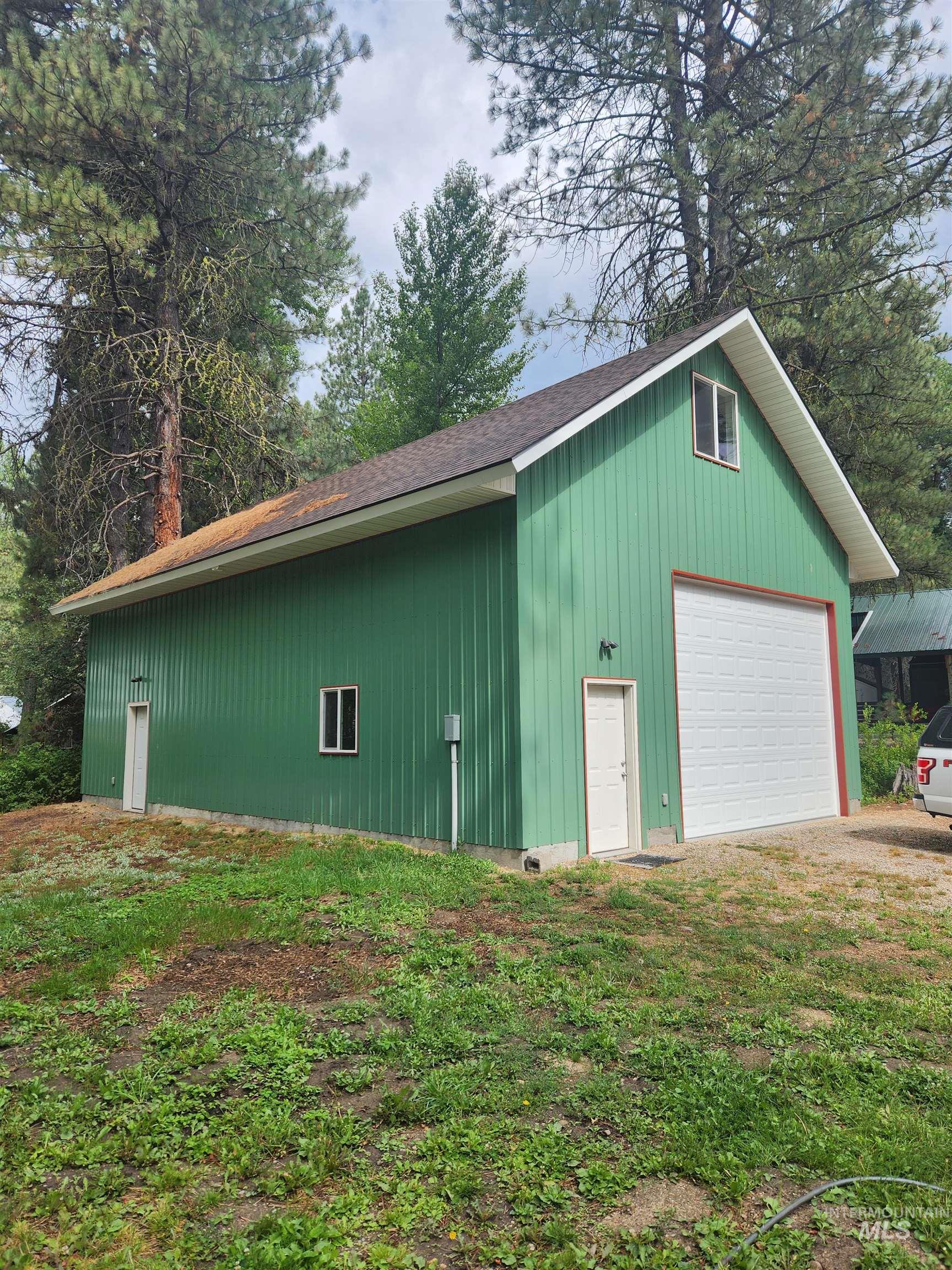 2055 N Pine Featherville Rd, Featherville, Idaho 83647, 2 Bedrooms, 1 Bathroom, Residential For Sale, Price $490,000, 98951742