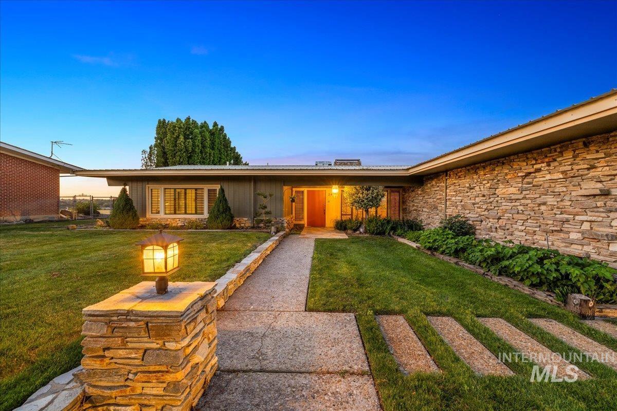 2401 Terrace Drive, Caldwell, Idaho 83605, 2 Bedrooms, 3 Bathrooms, Residential For Sale, Price $629,000, 98951766