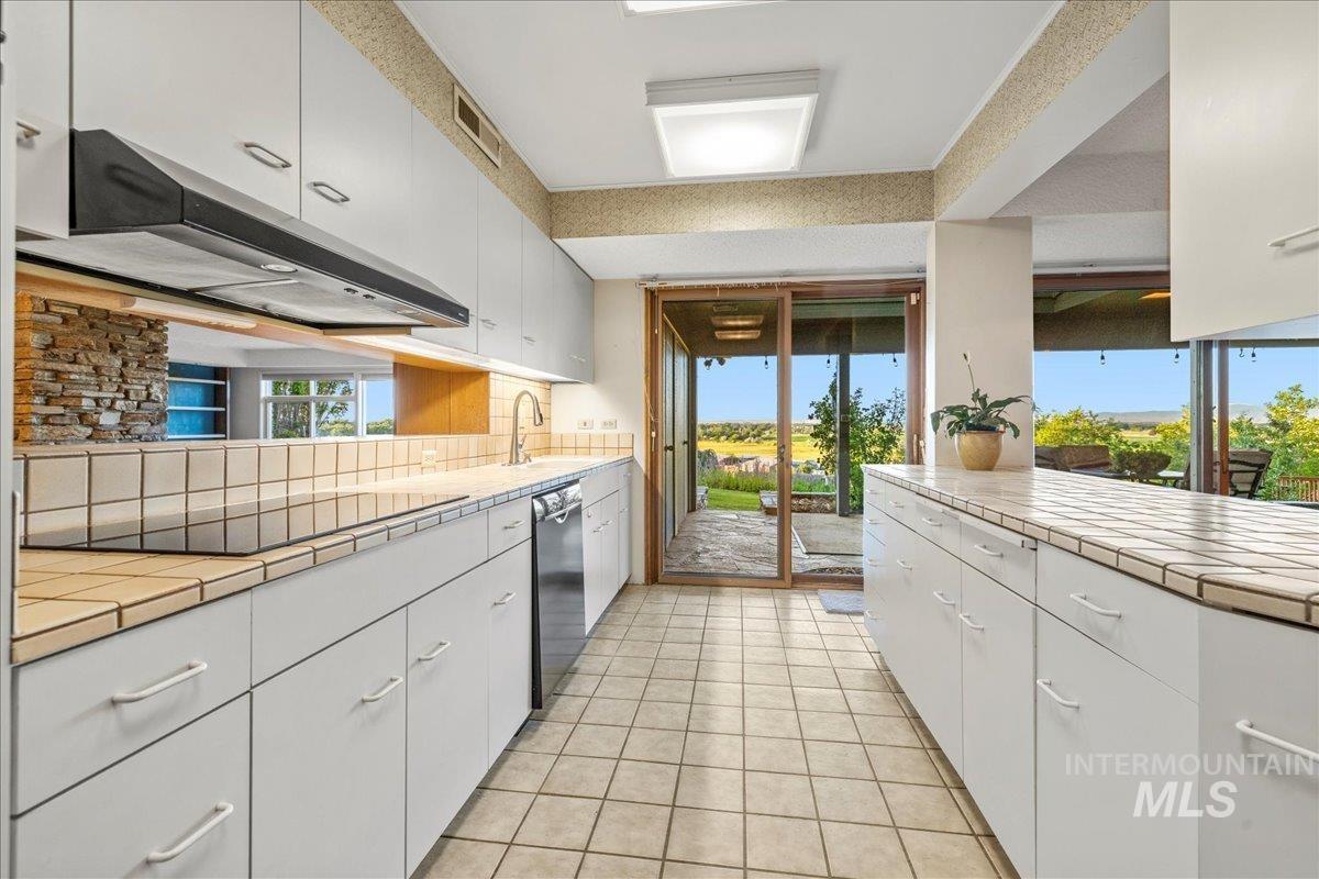 2401 Terrace Drive, Caldwell, Idaho 83605, 2 Bedrooms, 3 Bathrooms, Residential For Sale, Price $629,000, 98951766