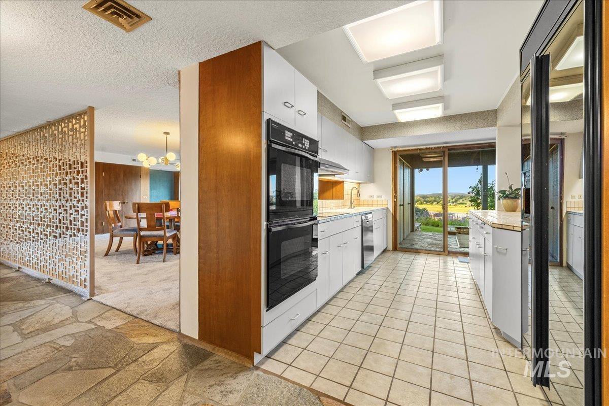 2401 Terrace Drive, Caldwell, Idaho 83605, 2 Bedrooms, 3 Bathrooms, Residential For Sale, Price $629,000, 98951766