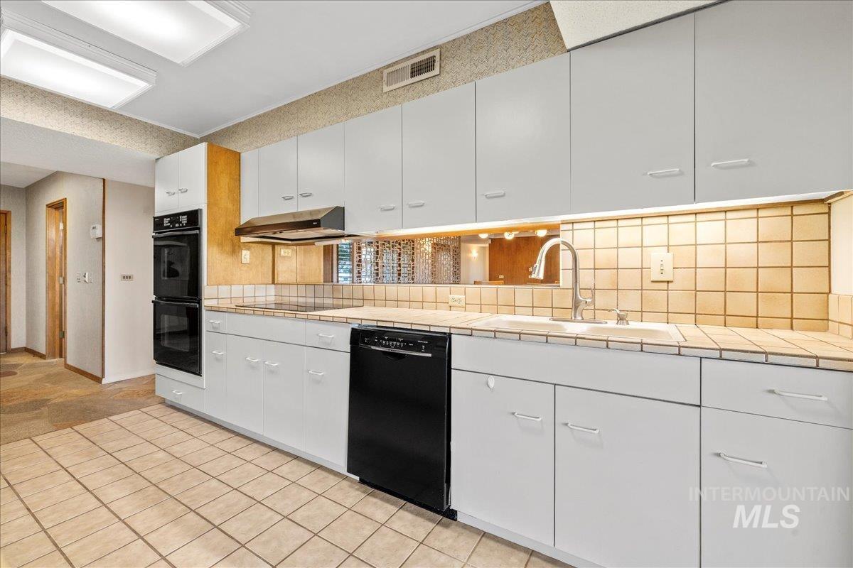 2401 Terrace Drive, Caldwell, Idaho 83605, 2 Bedrooms, 3 Bathrooms, Residential For Sale, Price $629,000, 98951766