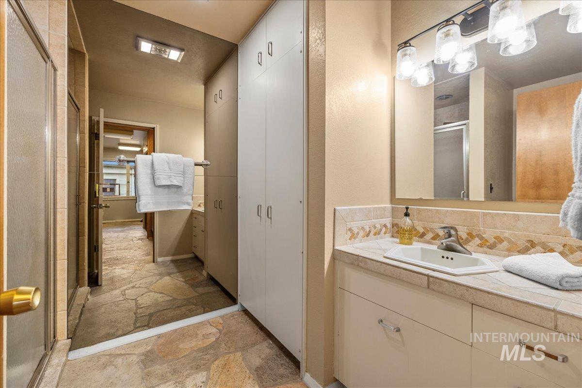 2401 Terrace Drive, Caldwell, Idaho 83605, 2 Bedrooms, 3 Bathrooms, Residential For Sale, Price $629,000, 98951766