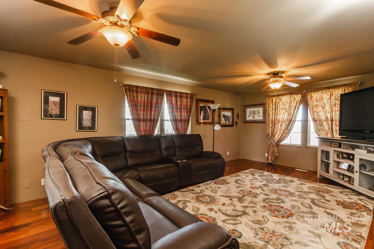 16973 S Vista Ave, Kuna, Idaho 83634, 3 Bedrooms, 2.5 Bathrooms, Residential For Sale, Price $3,995,000, 98951984