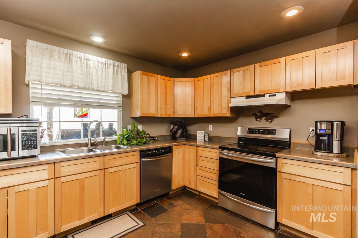 16973 S Vista Ave, Kuna, Idaho 83634, 3 Bedrooms, 2.5 Bathrooms, Residential For Sale, Price $3,995,000, 98951984