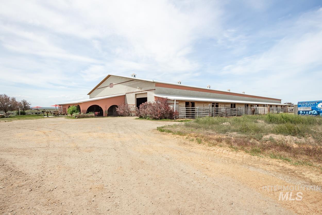 16973 S Vista Ave, Kuna, Idaho 83634, 3 Bedrooms, 2.5 Bathrooms, Farm & Ranch For Sale, Price $3,995,000, 98951985