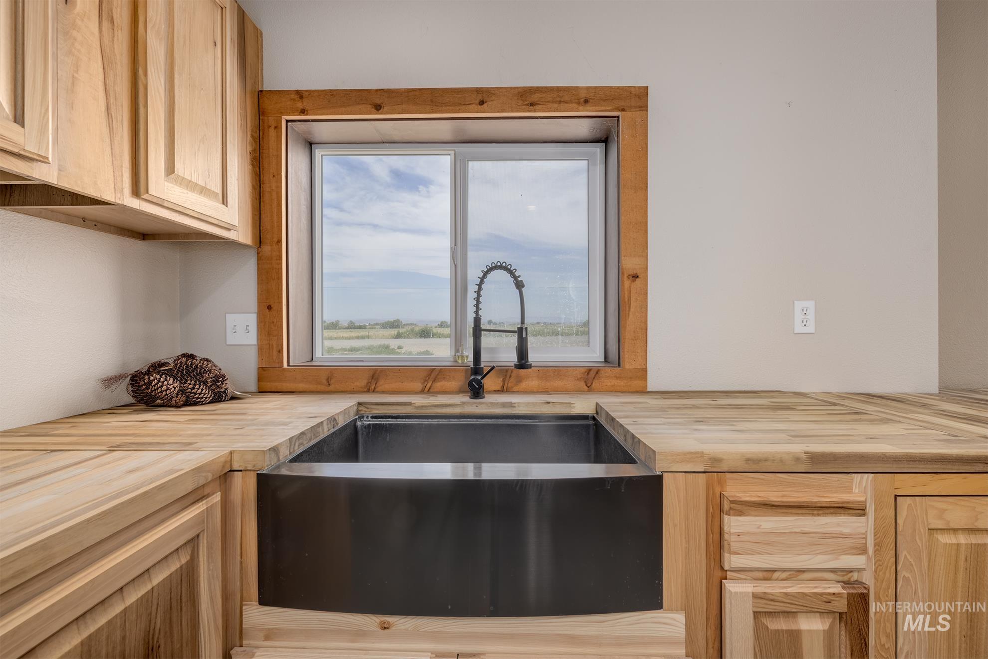 4417 Community Rd, Ontario, Oregon 97914, 4 Bedrooms, 2 Bathrooms, Farm & Ranch For Sale, Price $799,999, 98952164
