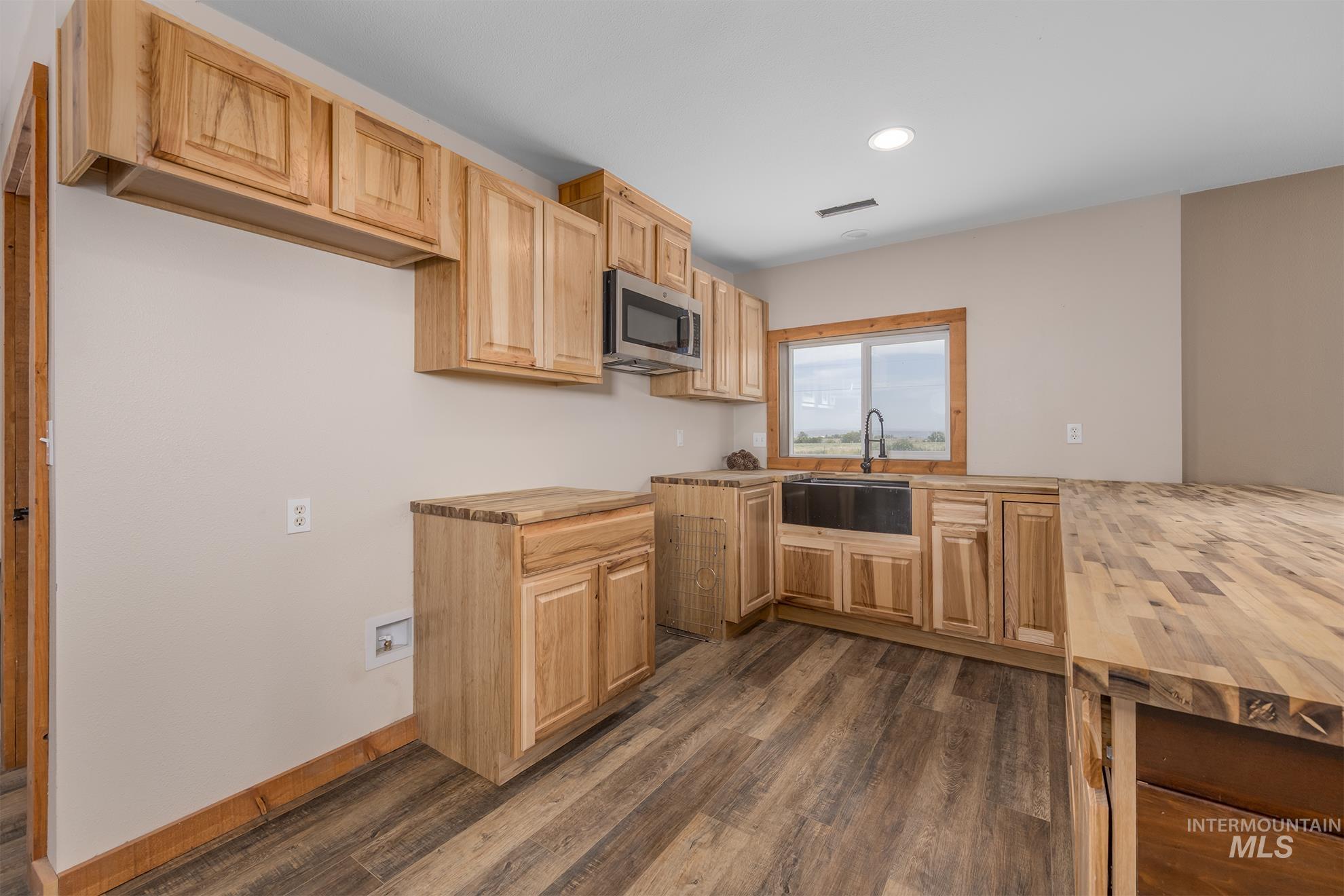 4417 Community Rd, Ontario, Oregon 97914, 4 Bedrooms, 2 Bathrooms, Farm & Ranch For Sale, Price $799,999, 98952164