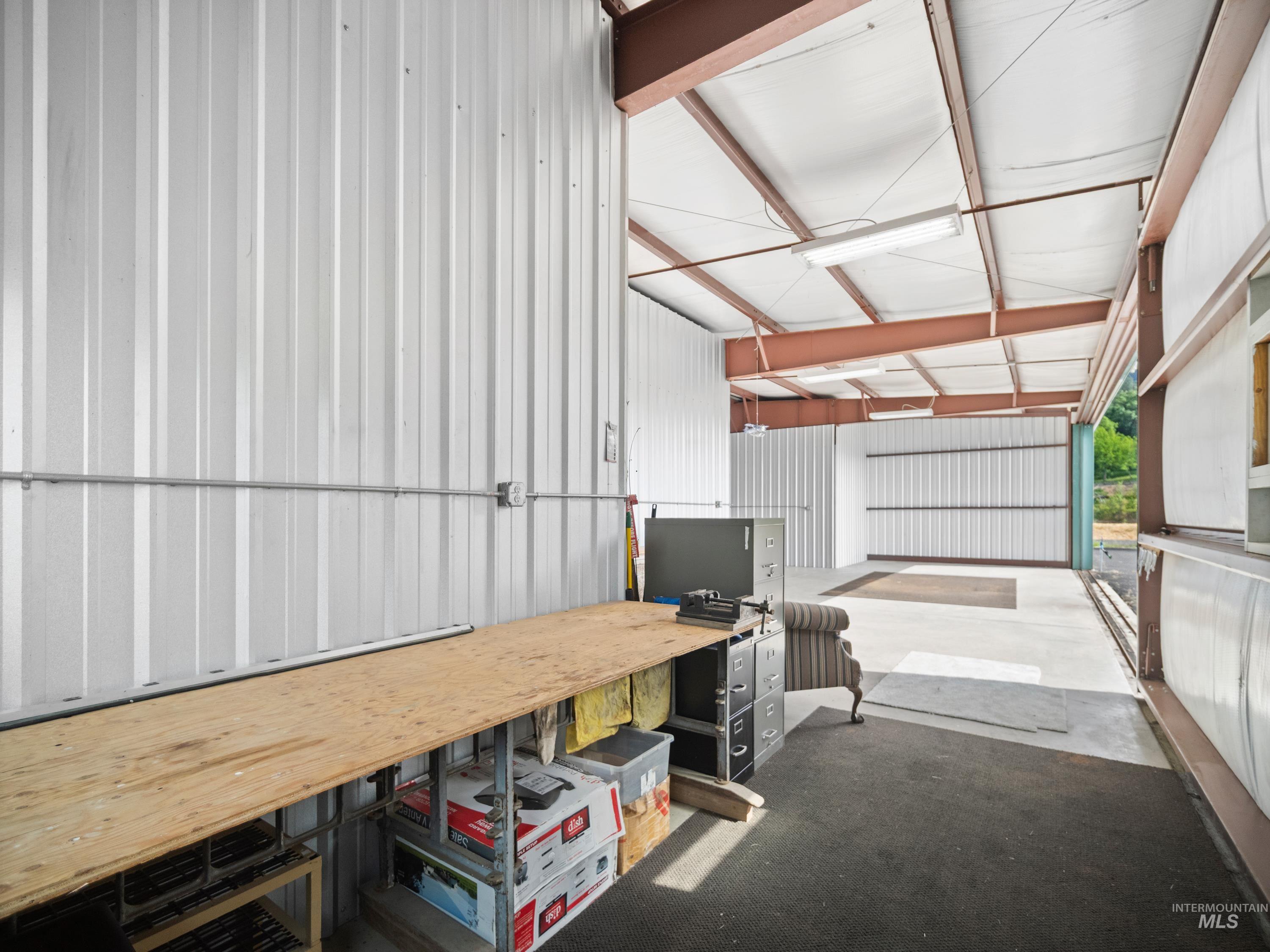 Workbench in Hangar