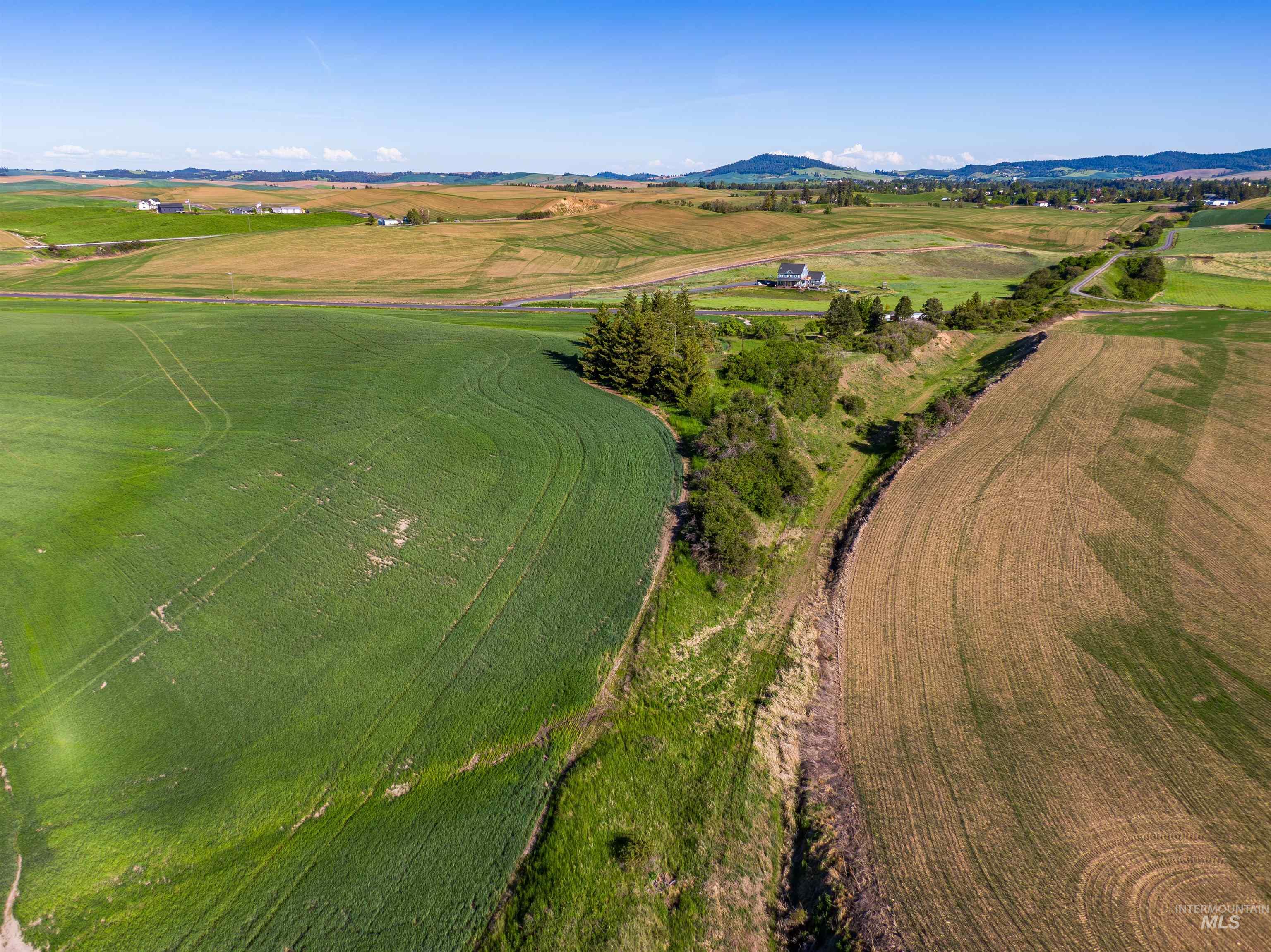 Aerial view of property and surrounding area featuring mountains
