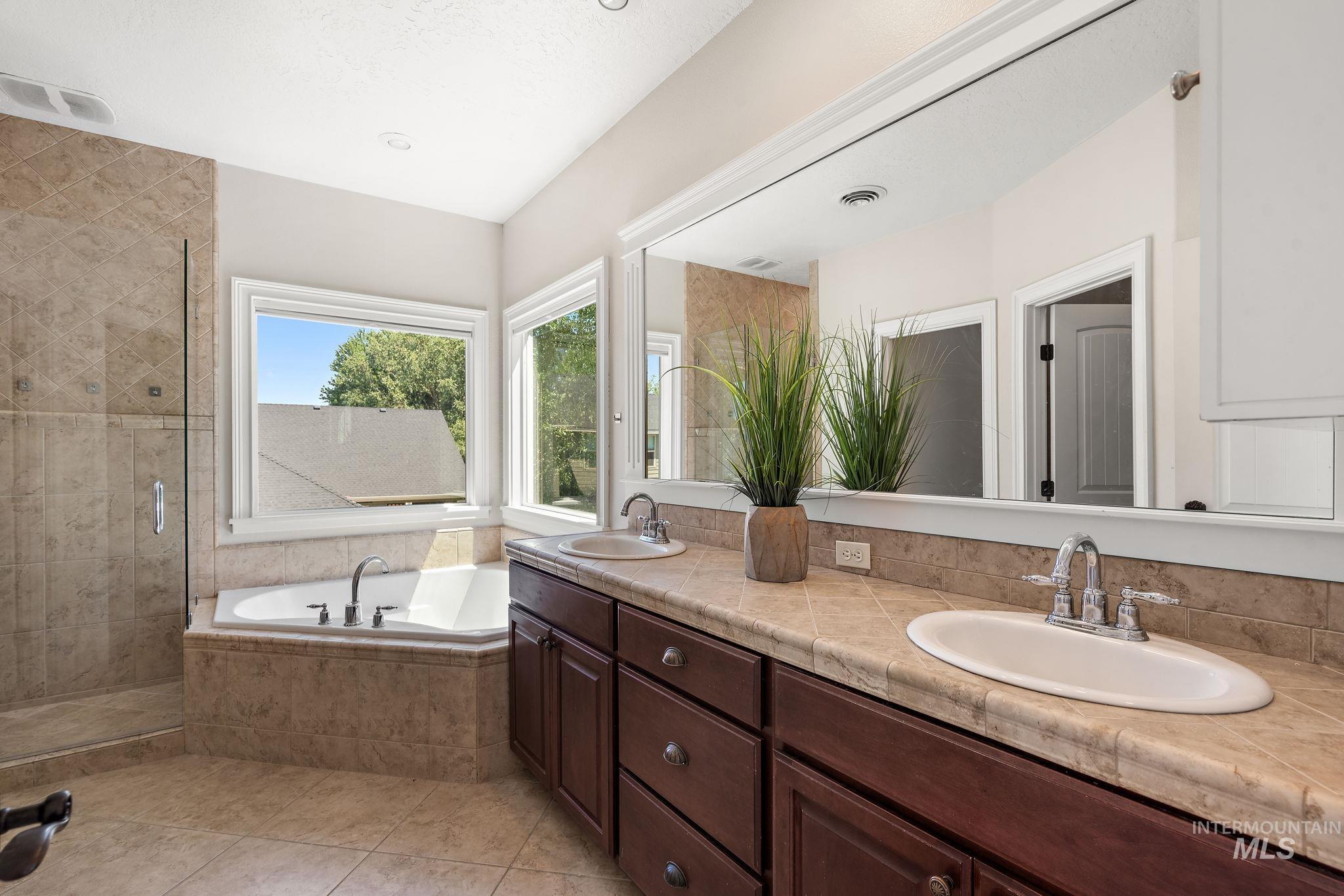 5742 N Black Sand Ave, Meridian, Idaho 83646, 6 Bedrooms, 4 Bathrooms, Residential For Sale, Price $940,000,MLS 98953977