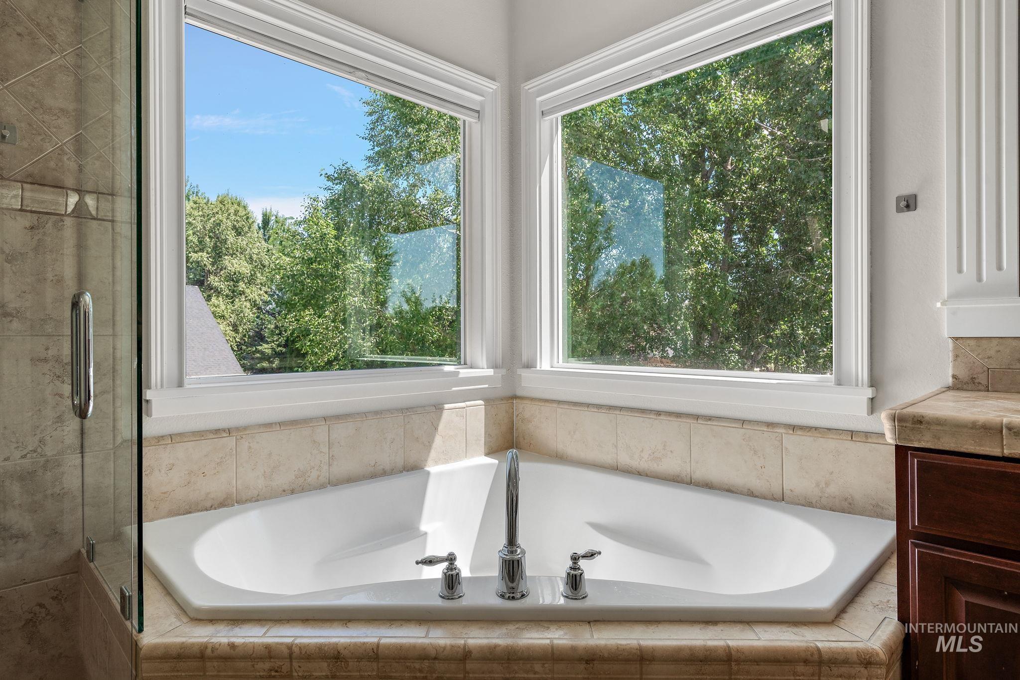 5742 N Black Sand Ave, Meridian, Idaho 83646, 6 Bedrooms, 4 Bathrooms, Residential For Sale, Price $940,000,MLS 98953977