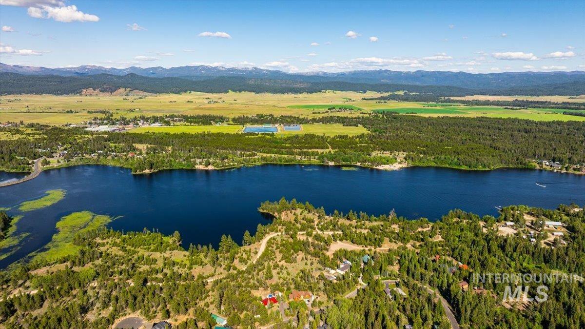 Bird\'s eye view of a water and mountain view