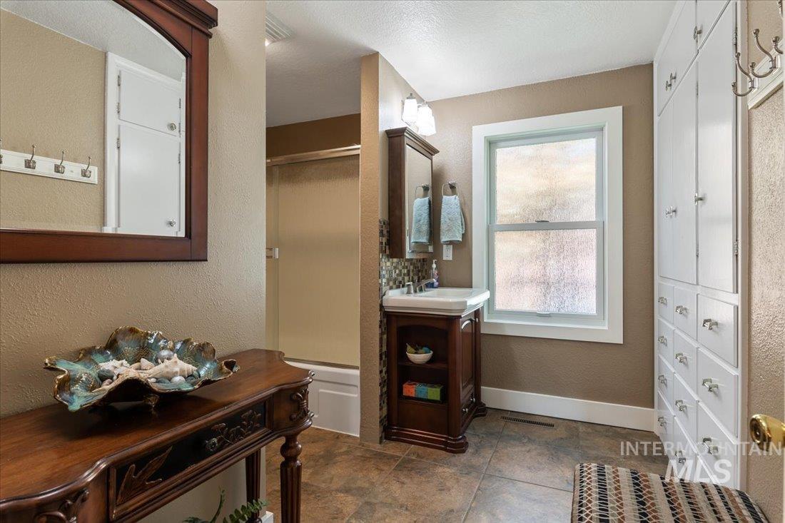 2401 N 26Th St, Boise, Idaho 83702, 4 Bedrooms, 2 Bathrooms, Residential Income For Sale, Price $1,350,000, 98954197