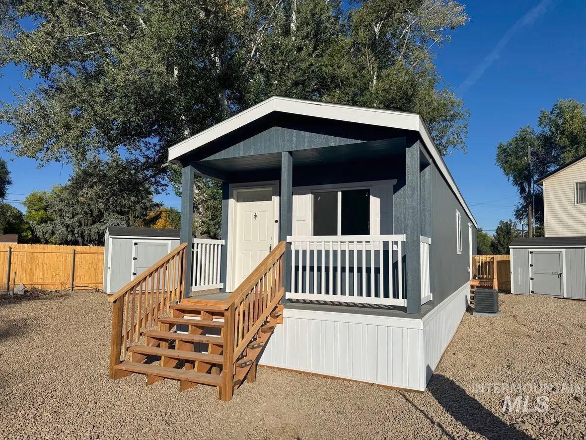 370 W 12th South, Mountain Home, Idaho 83647, 2 Bedrooms, 1 Bathroom, Residential For Sale, Price $80,000,MLS 98954229