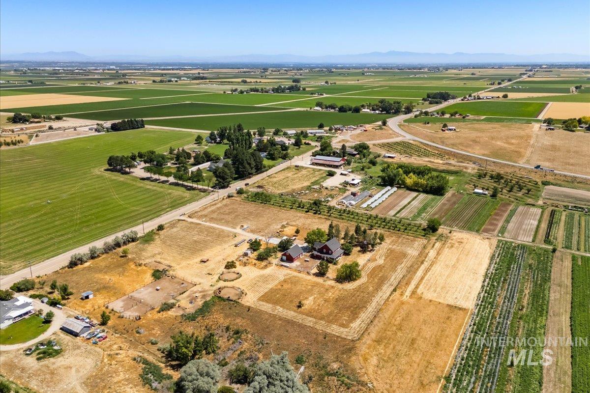 20169 Hoskins Rd, Caldwell, Idaho 83607, 4 Bedrooms, 3.5 Bathrooms, Residential For Sale, Price $1,140,000,MLS 98954238