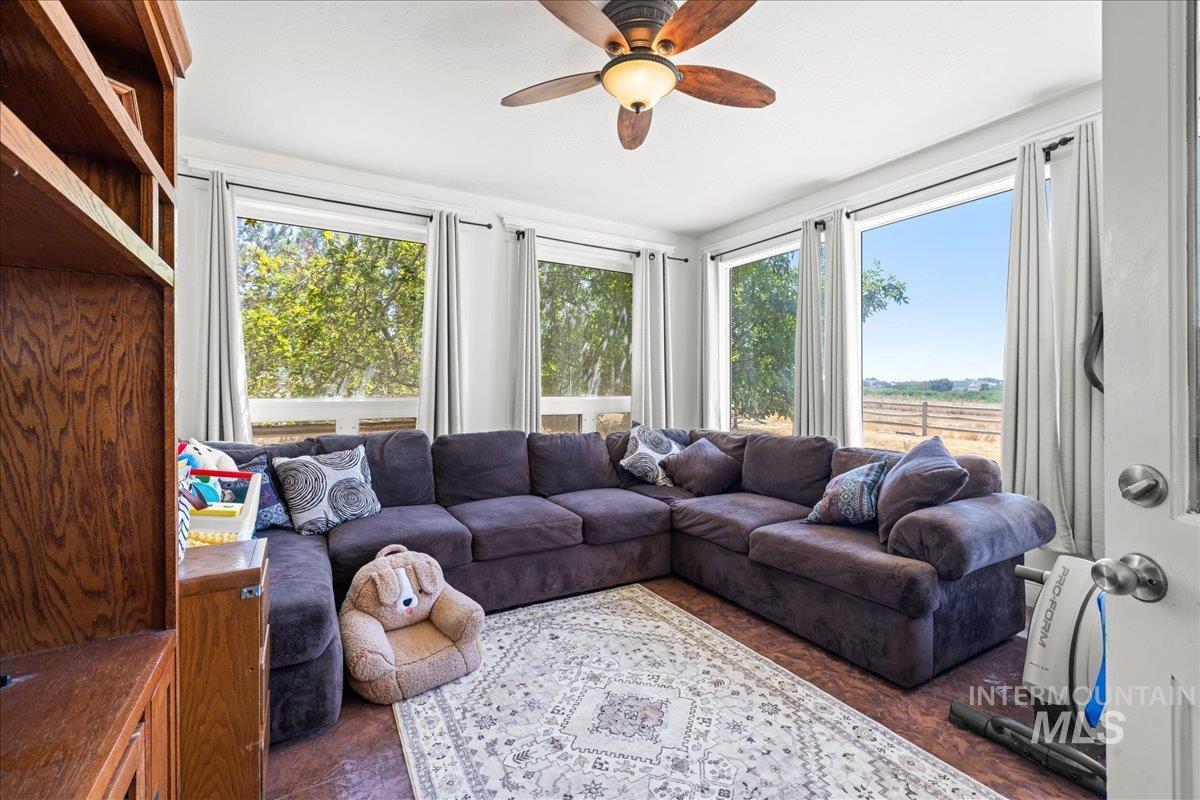 20169 Hoskins Rd, Caldwell, Idaho 83607, 4 Bedrooms, 3.5 Bathrooms, Residential For Sale, Price $1,140,000,MLS 98954238