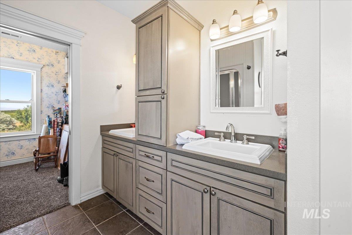 20169 Hoskins Rd, Caldwell, Idaho 83607, 4 Bedrooms, 3.5 Bathrooms, Residential For Sale, Price $1,140,000,MLS 98954238