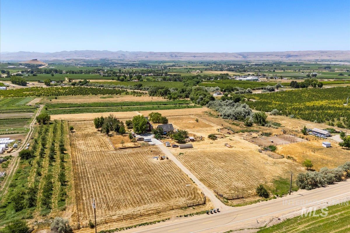 20169 Hoskins Rd, Caldwell, Idaho 83607, 4 Bedrooms, 3.5 Bathrooms, Residential For Sale, Price $1,140,000,MLS 98954238