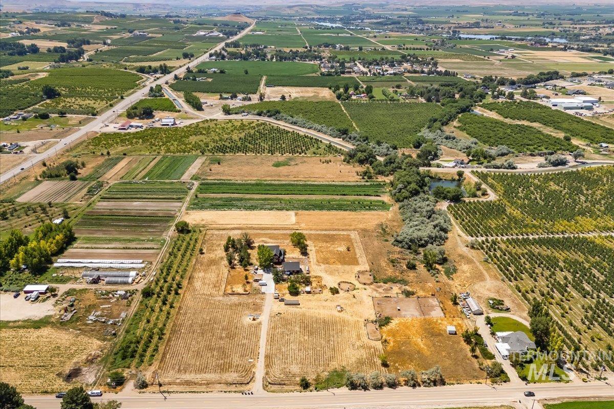 20169 Hoskins Rd, Caldwell, Idaho 83607, 4 Bedrooms, 3.5 Bathrooms, Residential For Sale, Price $1,140,000,MLS 98954238