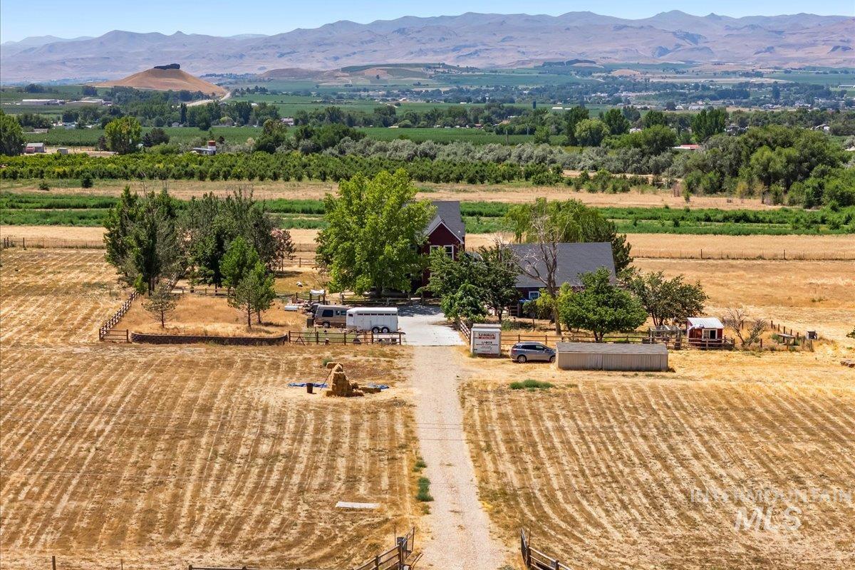 20169 Hoskins Rd, Caldwell, Idaho 83607, 4 Bedrooms, 3.5 Bathrooms, Residential For Sale, Price $1,140,000,MLS 98954238