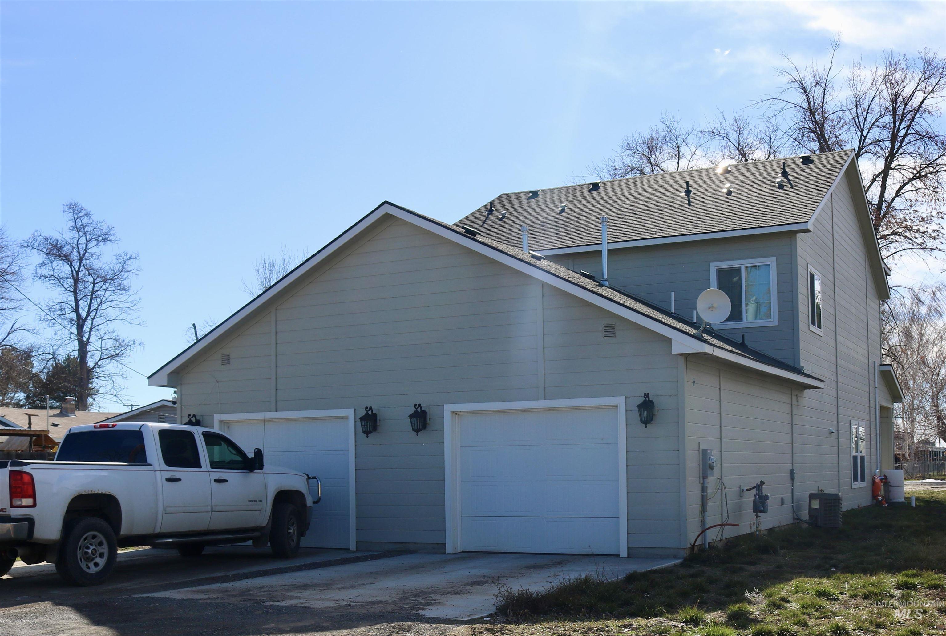 264/266 Ave A, Wendell, Idaho 83355, 2 Bedrooms, 1.5 Bathrooms, Residential Income For Sale, Price $409,900,MLS 98954281