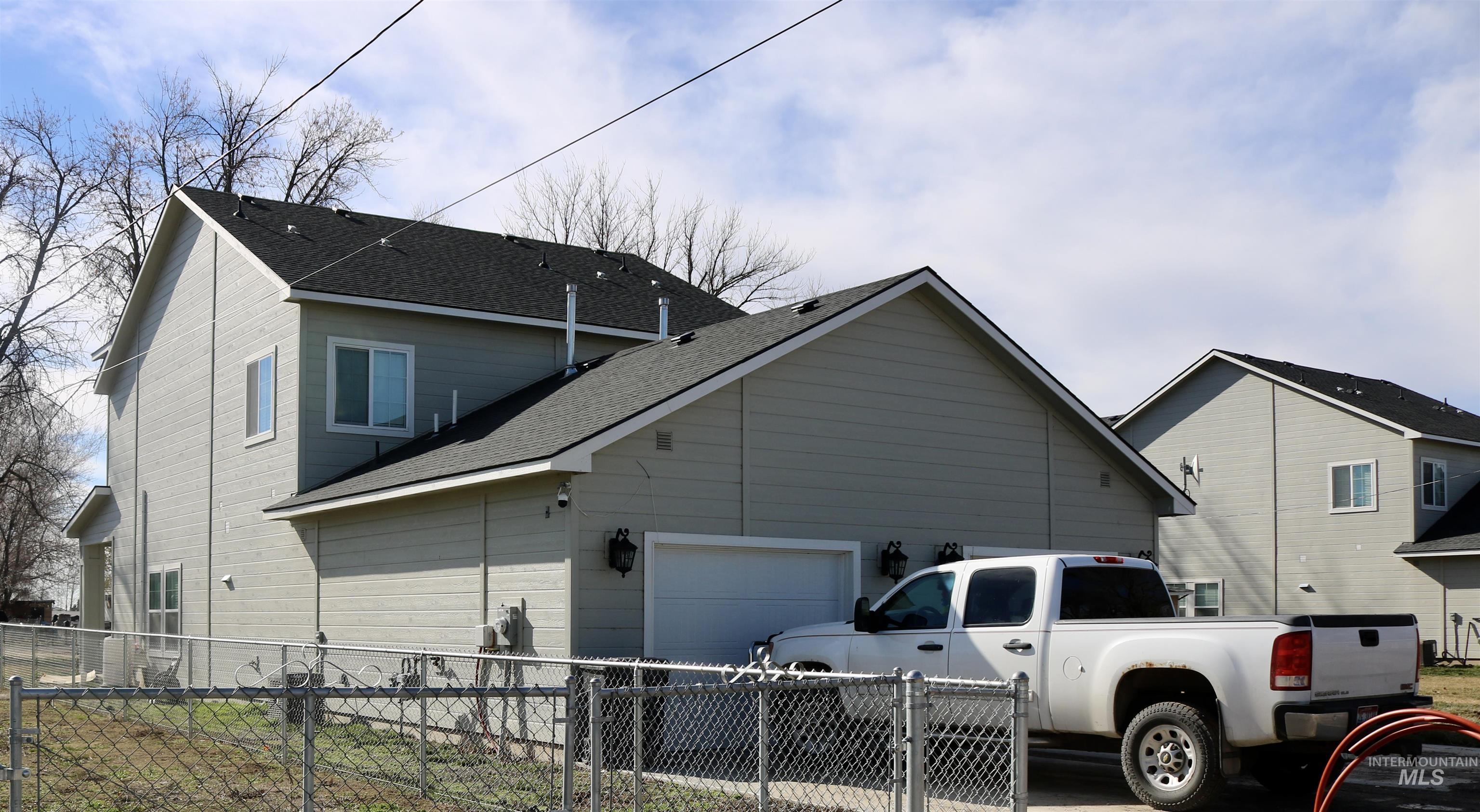 264/266 Ave A, Wendell, Idaho 83355, 2 Bedrooms, 1.5 Bathrooms, Residential Income For Sale, Price $409,900,MLS 98954281