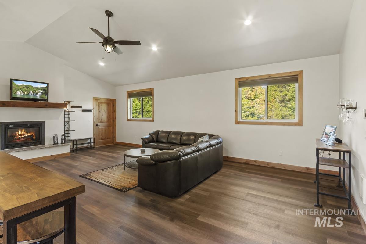 238 Angus Lane, Donnelly, Idaho 83615, 2 Bedrooms, 1 Bathroom, Residential For Sale, Price $774,000,MLS 98954308