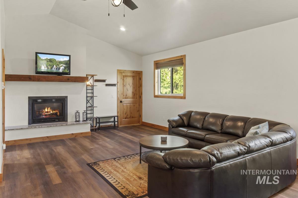 238 Angus Lane, Donnelly, Idaho 83615, 2 Bedrooms, 1 Bathroom, Residential For Sale, Price $774,000,MLS 98954308