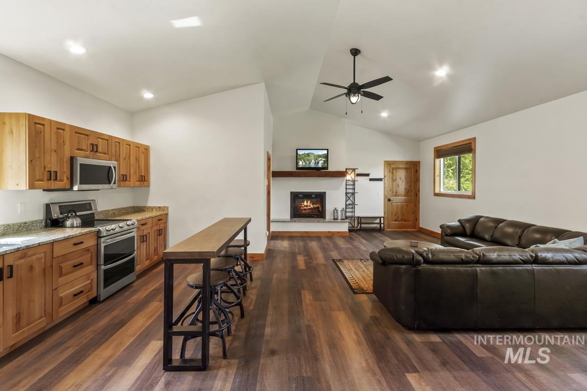 238 Angus Lane, Donnelly, Idaho 83615, 2 Bedrooms, 1 Bathroom, Residential For Sale, Price $774,000,MLS 98954308