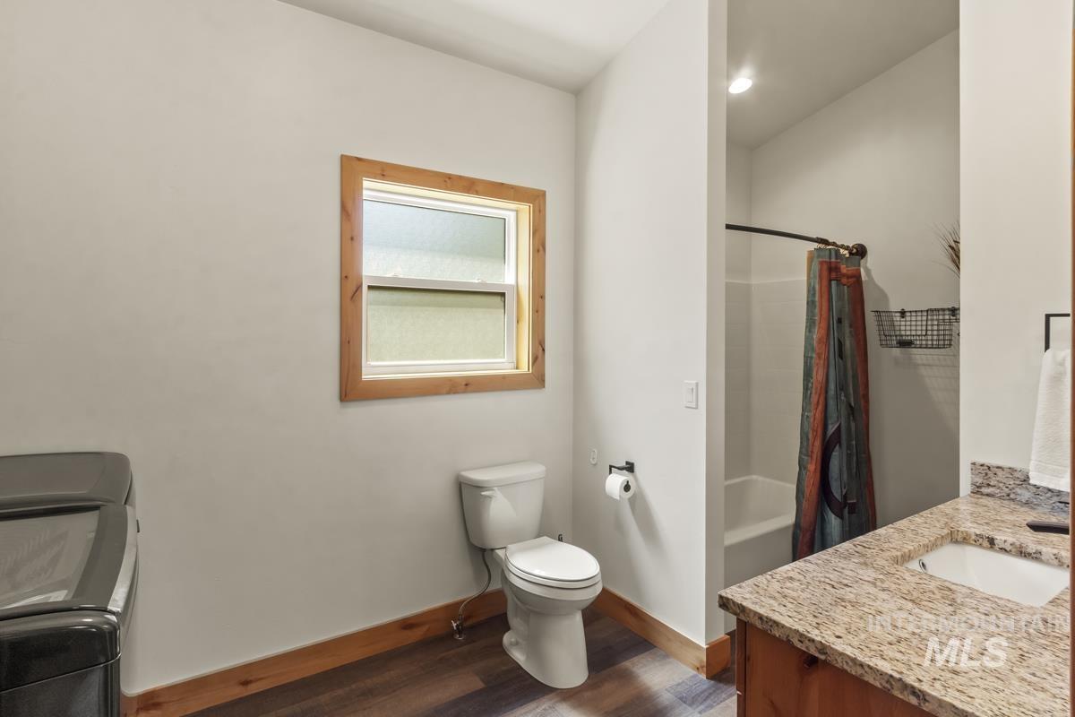 238 Angus Lane, Donnelly, Idaho 83615, 2 Bedrooms, 1 Bathroom, Residential For Sale, Price $774,000,MLS 98954308