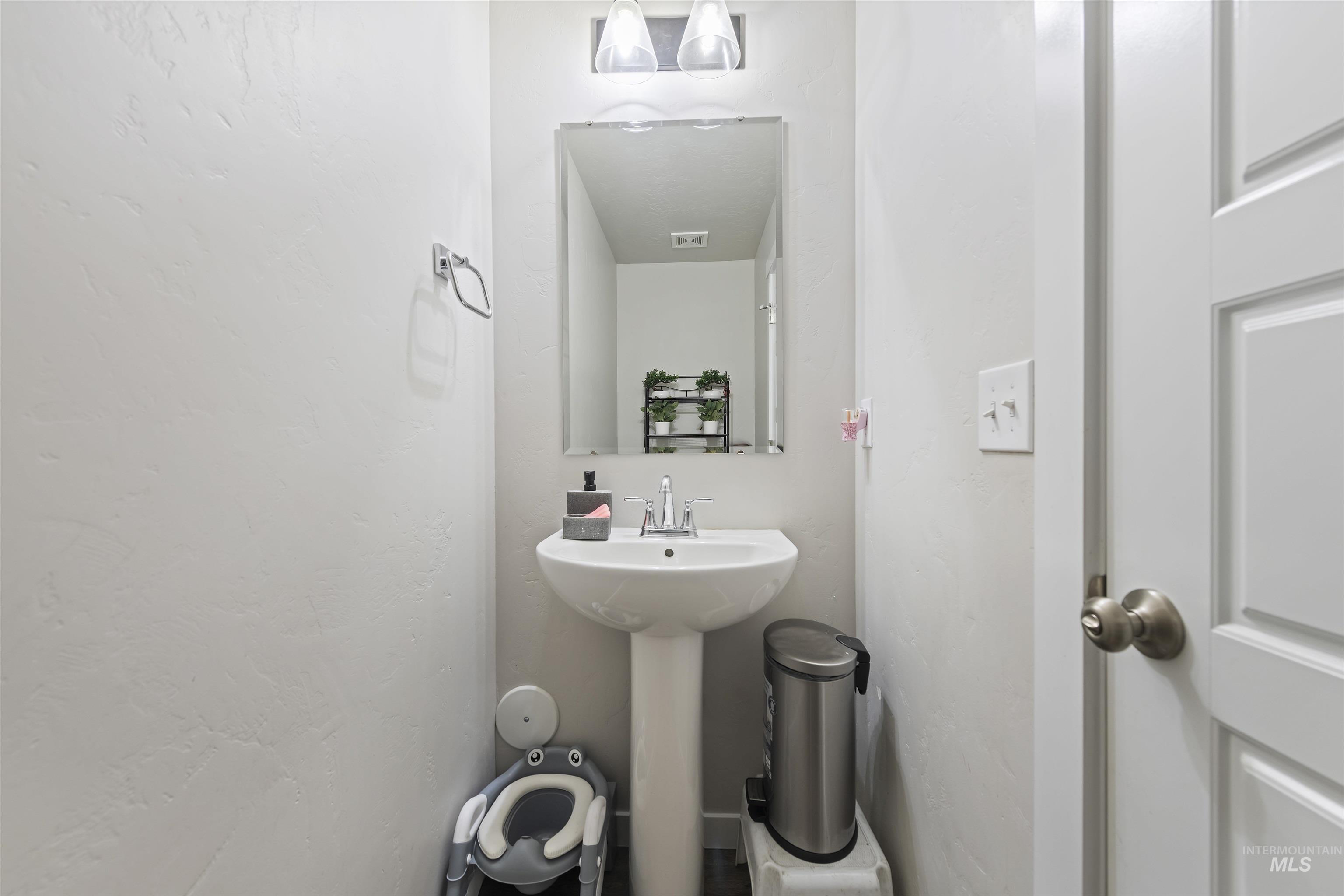 4887 W Quaker Ridge St, Meridian, Idaho 83642, 4 Bedrooms, 2.5 Bathrooms, Residential For Sale, Price $441,999,MLS 98954316