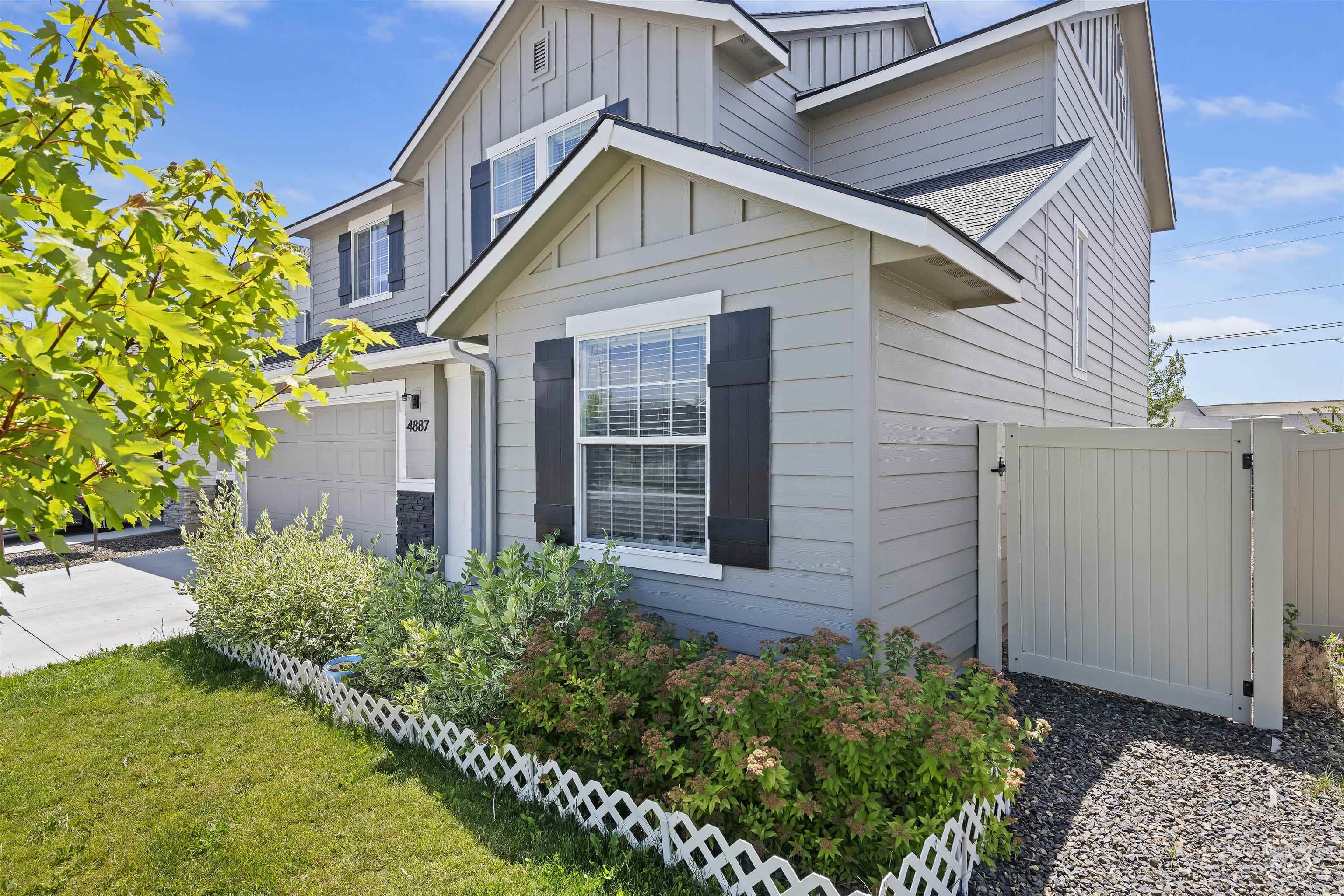 4887 W Quaker Ridge St, Meridian, Idaho 83642, 4 Bedrooms, 2.5 Bathrooms, Residential For Sale, Price $441,999,MLS 98954316