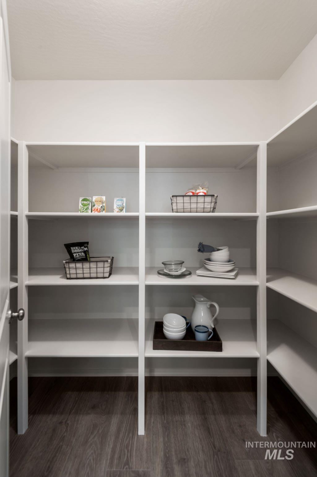 17323 N Sendoa Avenue, Nampa, Idaho 83687, 3 Bedrooms, 2 Bathrooms, Residential For Sale, Price $489,990,MLS 98954344