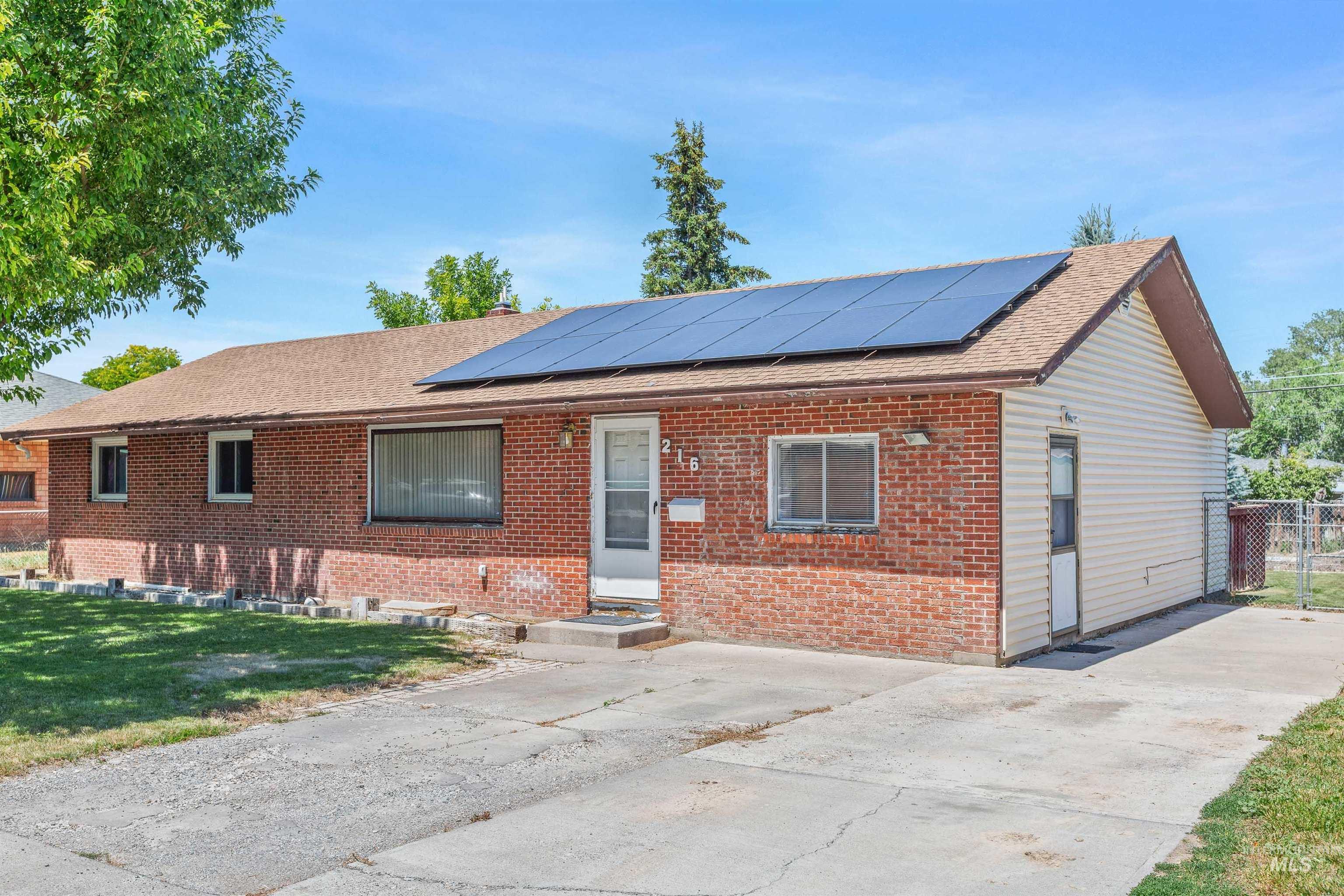 216 Borah Ave W, Twin Falls, Idaho 83301, 3 Bedrooms, 2 Bathrooms, Residential For Sale, Price $360,000,MLS 98954353