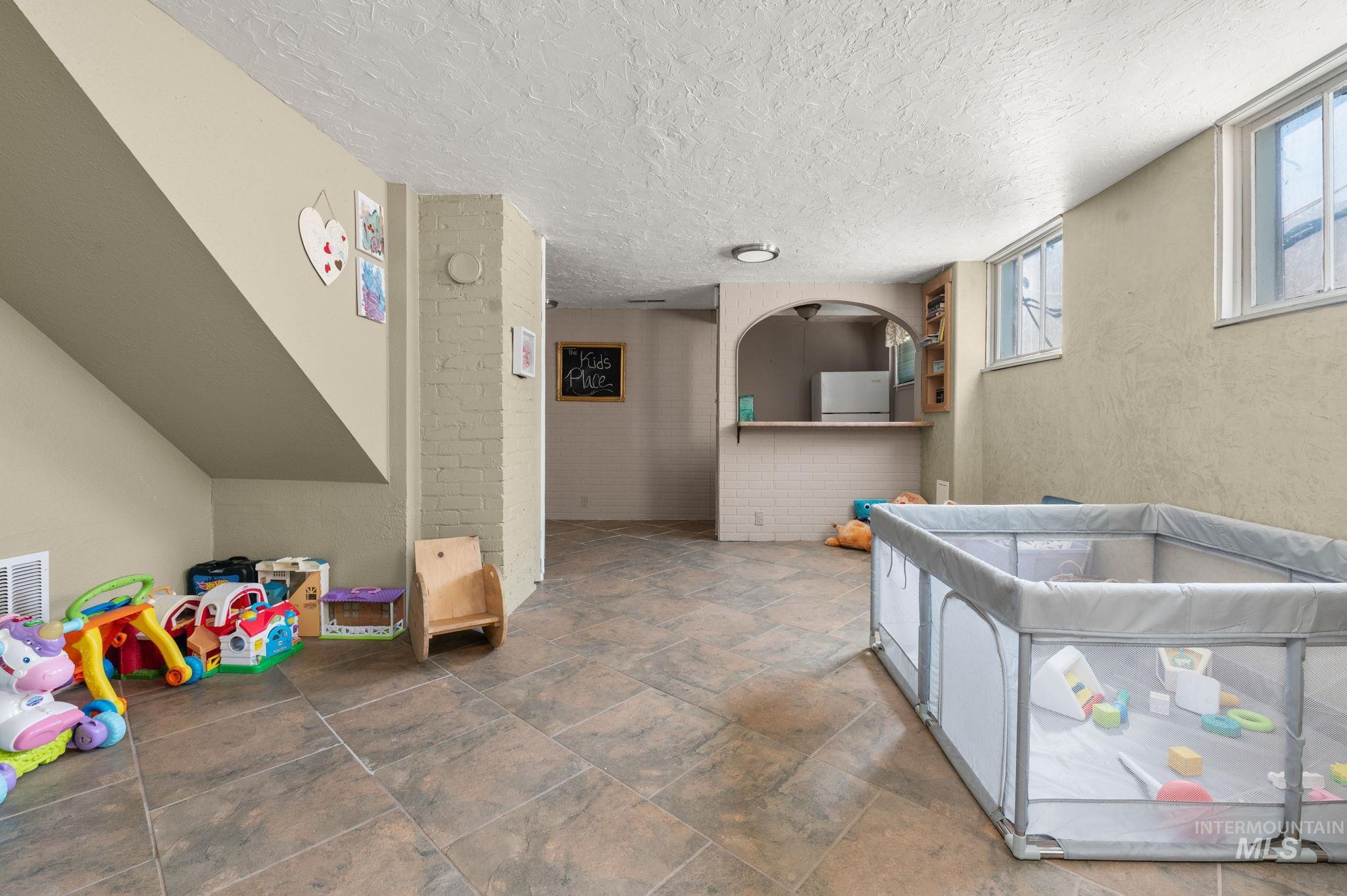 Game room featuring a textured ceiling