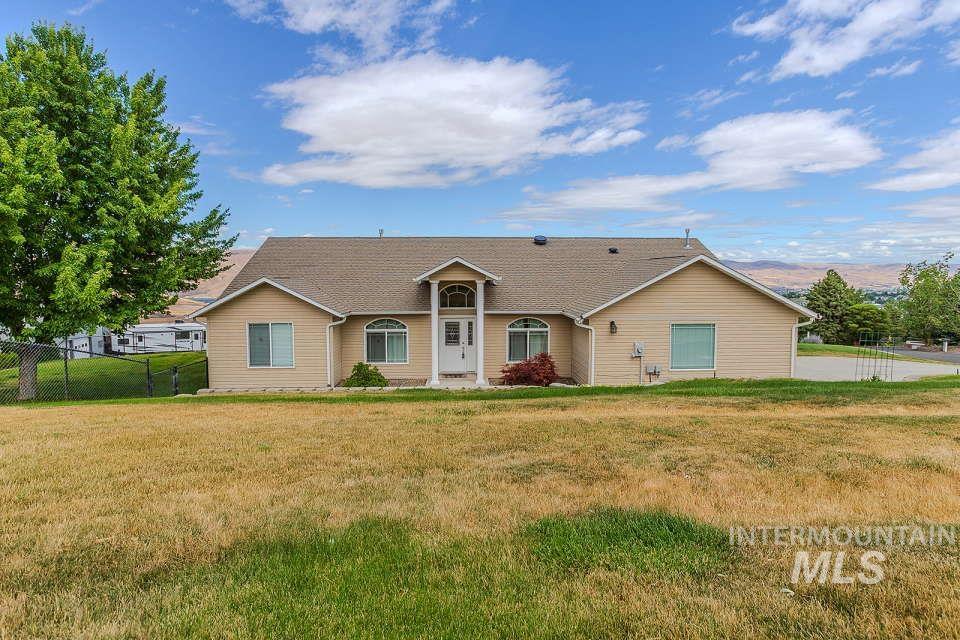 2924 27th Street, Clarkston, Washington 99403, 3 Bedrooms, 2 Bathrooms, Residential For Sale, Price $469,900,MLS 98954362