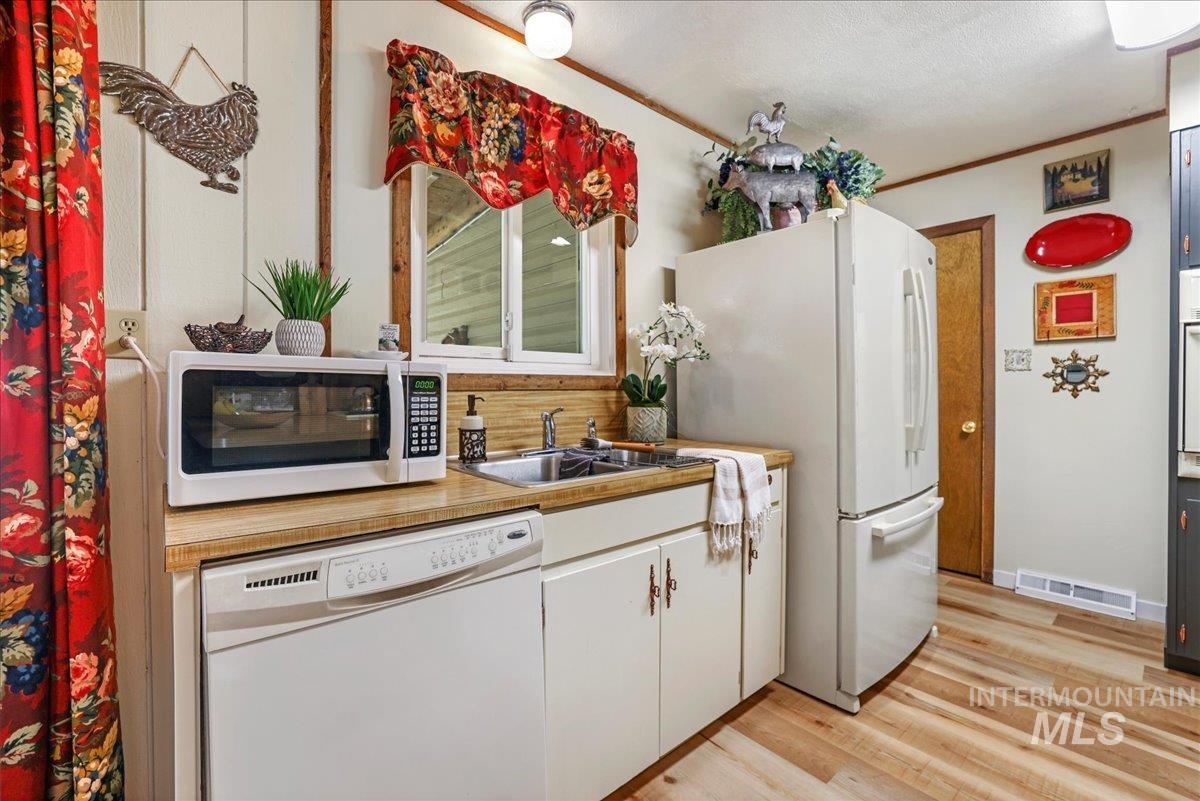 917 Del Mar Circle, Twin Falls, Idaho 83301, 4 Bedrooms, 2.5 Bathrooms, Residential For Sale, Price $350,000,MLS 98954378