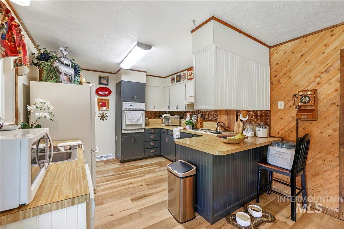 917 Del Mar Circle, Twin Falls, Idaho 83301, 4 Bedrooms, 2.5 Bathrooms, Residential For Sale, Price $350,000,MLS 98954378