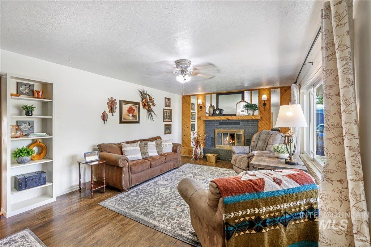 917 Del Mar Circle, Twin Falls, Idaho 83301, 4 Bedrooms, 2.5 Bathrooms, Residential For Sale, Price $350,000,MLS 98954378