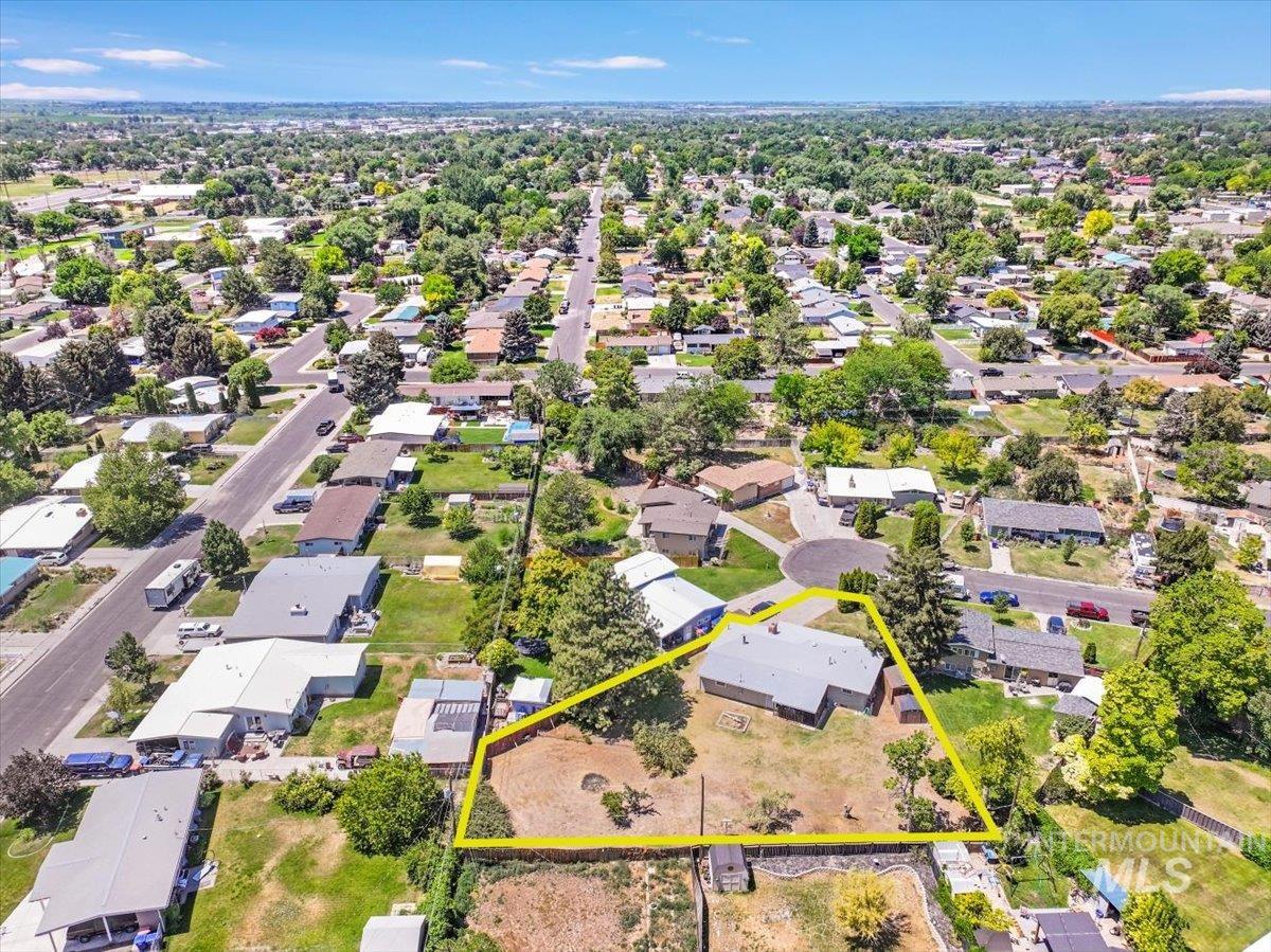 917 Del Mar Circle, Twin Falls, Idaho 83301, 4 Bedrooms, 2.5 Bathrooms, Residential For Sale, Price $350,000,MLS 98954378